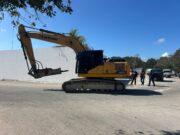 Frenan pleito en invasión y aseguran retroexcavadora en Playa del Carmen