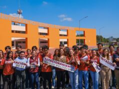 Mara Lezama cumple a estudiantes e inaugura estacionamiento en la Universidad Politécnica de Quintana Roo
