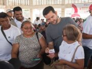 Refuerza Pablo Bustamante entrega de chips gratuitos para ampliar conectividad en Cancún
