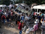Deja explosión en carretera de Colombia 20 muertos y múltiples vehículos destruidos