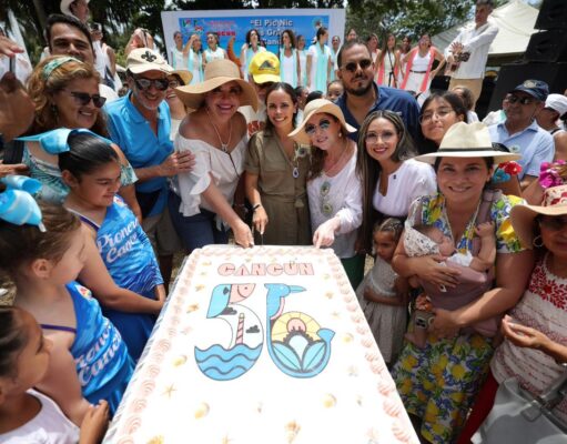 Festeja Ana Paty Peralta con fundadores el orgullo de ser cancunense