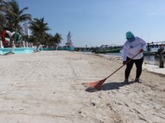 Refuerza gobierno de Blanca Merari la limpieza de playas de Puerto Morelos por Semana Santa