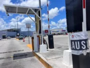 Anuncian sanción por cobro abusivo en estacionamiento de Cancún Mall