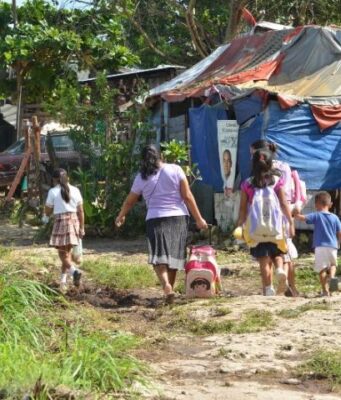 Opinión | Cronopolítica del paraíso: entre precariedad y esperanza | Alma Mater | Carmen Lilia Cervantes Bello