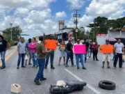 Ciudadanos denunciaron cobros excesivos de Grúas Cardona y bloquearon la avenida López Portillo