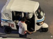 Sancionan a taxista que golpeó a un mototaxista en Playa del Carmen