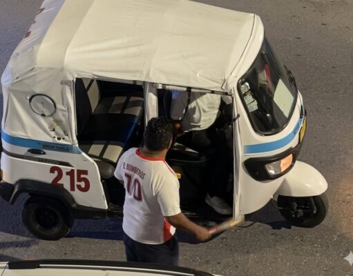 Sancionan a taxista que golpeó a un mototaxista en Playa del Carmen
