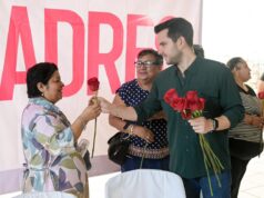 Celebra Pablo Bustamante a madres de Cancún y destaca su papel en las familias