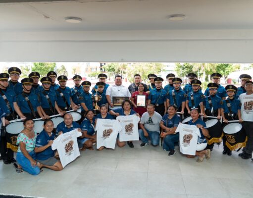 Chacón reconoce a la Banda de Guerra Golondrinas de Cozumel por histórico triunfo nacional