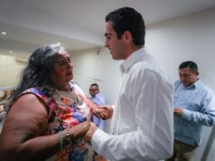 Gino Segura convive con madres de familia de distintos sectores laborales en Chetumal