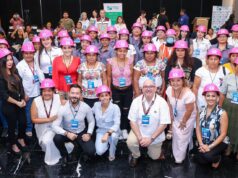 Reconoce Ana Paty Peralta a las primeras mujeres de CAPA que reciben Cascos Rosas