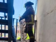 Mujer sufre caída al colapsar tramo de escalera en edificio de Corales, en Cancún