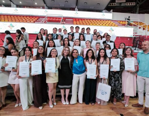 Entregan Mara Lezama y Enedina Rodríguez, el Premio CENEVAL al Desempeño de Excelencia EGEL a más de 4 mil egresados del país
