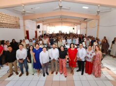 Celebra Blanca Merari al magisterio de Puerto Morelos por el Día del Maestro