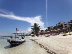 Protegerán a Mahahual del «gran turismo» con decreto; impulsarán el ecoturismo