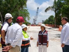 Recorre Mara Lezama reconstrucción del puente de Subteniente López, obra que avanza al 37%