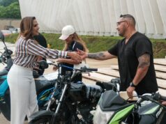 Mara Lezama entrega vehículos y motocicletas recuperadas a sus propietarios