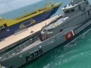 Choca embarcación de la Marina contra ferry de Ultramar en Isla Mujeres