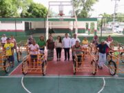 Entrega Blanca Merari triciclos de carga a familias de Leona Vicario