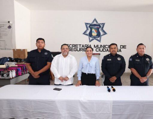 Reconoce Blanca Merari a policías padres de familia durante festejo por el Día del Padre en Puerto Morelos
