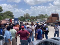 Camioneros protestan contra Sedena y anuncian caravana de Cancún a Tulum