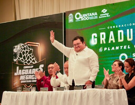 José Luis Chacón apadrina la Generación 2023-2026 del Conalep, Plantel Cozumel
