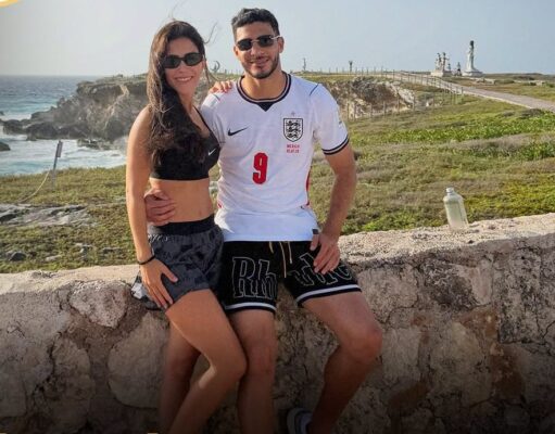 Vacaciona Raúl Jiménez en Isla Mujeres