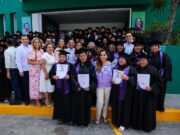 Entregan Mara Lezama y Carmen Enedina Rodríguez Armenda, directora de CENEVAL, 181 certificados a mujeres que concluyeron estudios básicos y de bachillerato