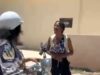 Detienen a turista en Tulum por arrojar comida a comensales