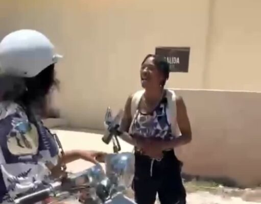 Detienen a turista en Tulum por arrojar comida a comensales