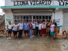 Entrega Blanca Merari triciclos de carga a familias de Leona Vicario