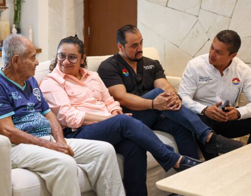 Aprovechan cancunenses «Día del Pueblo» en Palacio Municipal