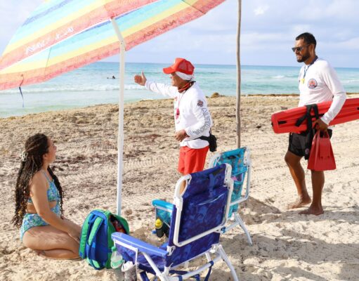 Fortalece Cancún vigilancia con guardavidas para garantizar playas seguras a visitantes