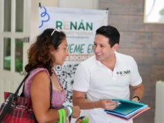 Renán Sánchez Tajonar arranca en Cozumel la entrega de kits de libretas escolares 2026