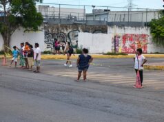Vuelven a bloquear avenida, en la colonia El Fundado de Playa del Carmen, por fallas de CFE