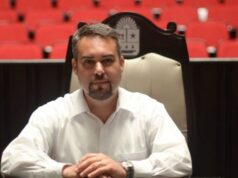 Critica asociación como discriminatoria, propuesta de prohibir doble nacionalidad en cargos ejecutivos