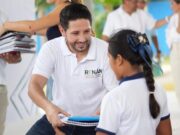 Anuncia Renán Sánchez Tajonar el arranque de la entrega de kits escolares en Cozumel