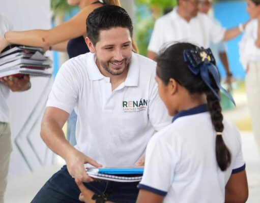 Anuncia Renán Sánchez Tajonar el arranque de la entrega de kits escolares en Cozumel