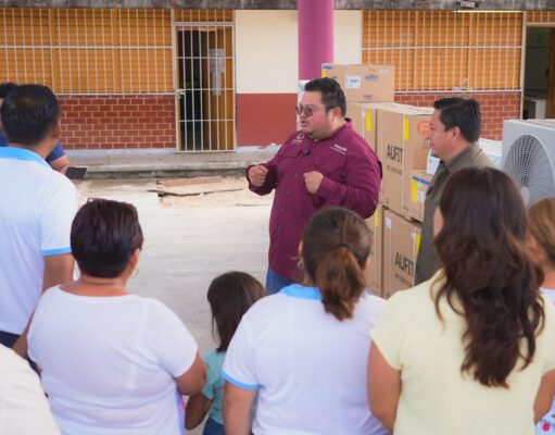 Chacón supervisa instalación de aires acondicionados en primaria Irma Delfina López Bersunza
