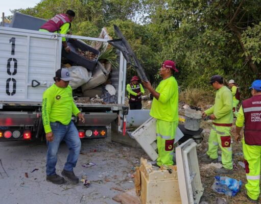 Con mega brigada de limpieza integral, Ayuntamiento de BJ atiende Paraíso Maya