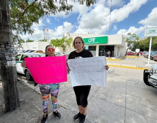 Protestan vecinos de Cancún por aumentos en recibos de luz