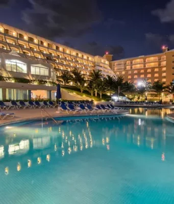 Va embargo del Hotel Parnassus en Cancún; después vendrá el remate