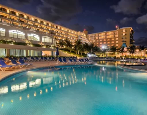 Va embargo del Hotel Parnassus en Cancún; después vendrá el remate