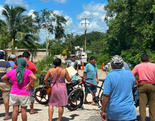 Habitantes de Tres Reyes, hartos de trabajos ‘a medias’ de la CFE