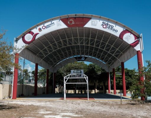 Entrega Mara Lezama nuevo domo a más de 500 estudiantes de secundaria técnica “8 de Octubre”, en Cancún
