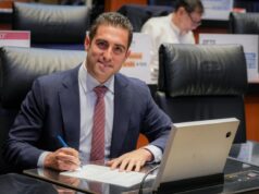Deja Gino Segura deja cargo como senador