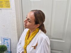 Alzas en costos de pasajes aéreos complican a familias de niños con cáncer