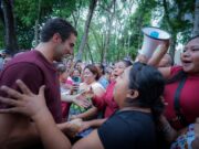 Más de dos mil personas respaldan en Playa del Carmen a Gino Segura