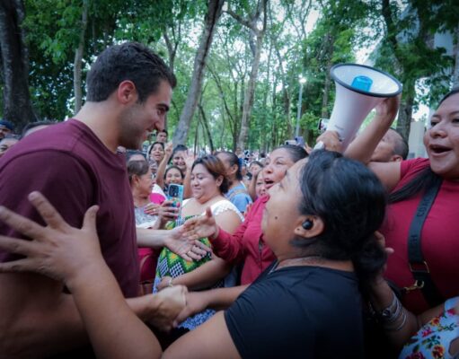 Más de dos mil personas respaldan en Playa del Carmen a Gino Segura