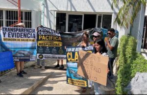 Protestan para exigir reubicación de delfines en Ventura Park